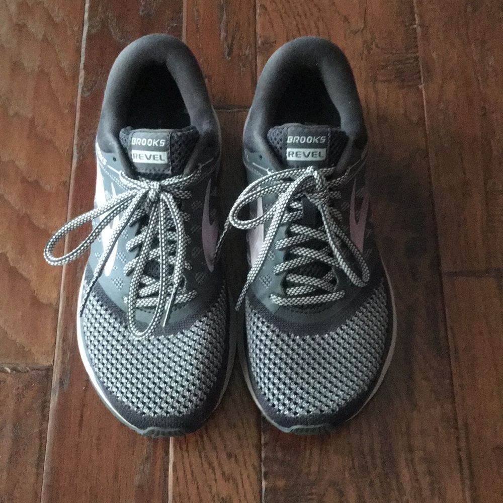 BROOKS ATHLETIC SHOE